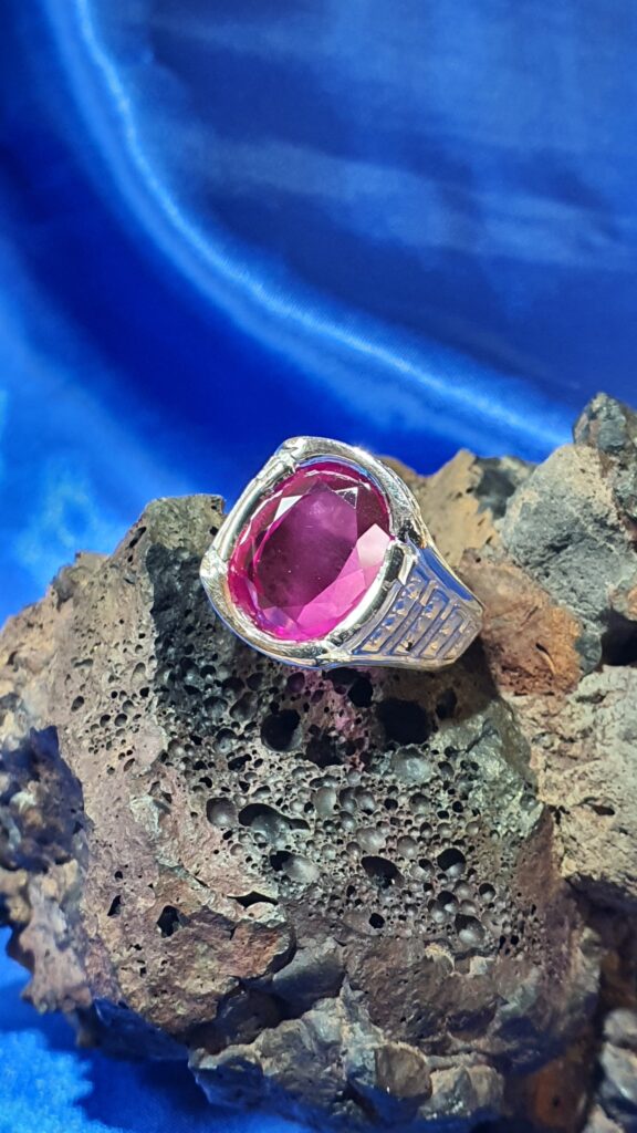 Pink Mozambique Pyrope Garnet 9 Carats - Phra Pirab Occult Specialist